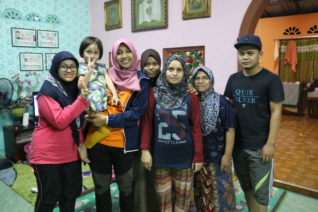 A photo with the host family and friends from UPM