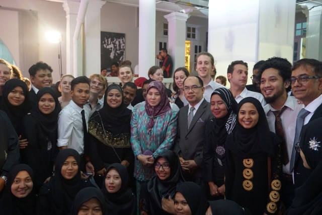 Her Royal Highness with some of our team members (Photo courtesy of: http://batikandbubbles.com/)